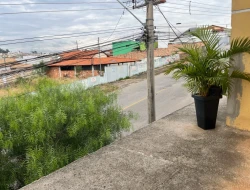 CASA COM 2 LOJAS COMERICIAIS À VENDA - BAIRRO RECANTO DA LAGOA - PARÁ DE MINAS-MG