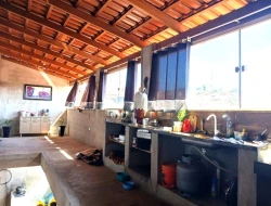 CASA COM 2 LOJAS COMERICIAIS À VENDA - BAIRRO RECANTO DA LAGOA - PARÁ DE MINAS-MG