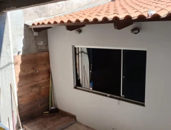 CASA COM 2 LOJAS COMERICIAIS À VENDA - BAIRRO RECANTO DA LAGOA - PARÁ DE MINAS-MG