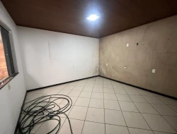CASA COM 2 LOJAS COMERICIAIS À VENDA - BAIRRO RECANTO DA LAGOA - PARÁ DE MINAS-MG
