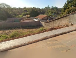 LOTE DE ESQUINA À VENDA - PEQUI - MG