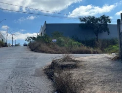 LOTE DE ESQUINA - BAIRRO SENADOR VALADARES - PARÁ DE MINAS