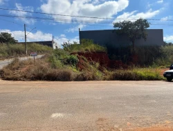 LOTE DE ESQUINA - BAIRRO SENADOR VALADARES - PARÁ DE MINAS