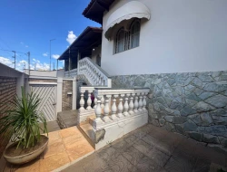CASA À VENDA - BAIRRO PROVIDÊNCIA - PARÁ DE MINAS - MG