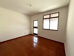 CASA DE ESQUINA À VENDA - BAIRRO SÃO FRANCISCO - PARÁ DE MINAS - MG