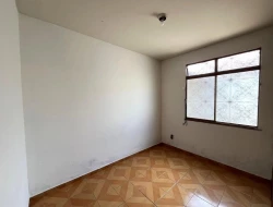 CASA DE ESQUINA À VENDA - BAIRRO SÃO FRANCISCO - PARÁ DE MINAS - MG