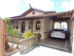 CASA À VENDA - BAIRRO SANTO ANTÔNIO - PARÁ DE MINAS - MG