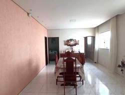 CASA À VENDA - BAIRRO SANTO ANTÔNIO - PARÁ DE MINAS - MG