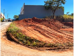 LOTE DE ESQUINA À VENDA - BAIRRO SENADOR VALADARES – PARÁ DE MINAS/MG