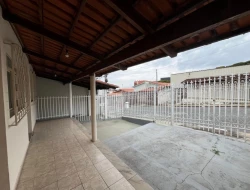 CASA À VENDA - BAIRRO SANTO ANTÔNIO - PARÁ DE MINAS -MG